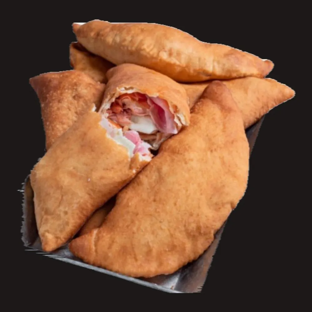 Calzone prăjit cu prosciutto cotto